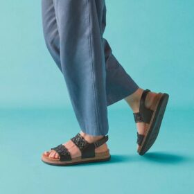 Arwell Glide zwarte combinatie-platte sandalen voor dames