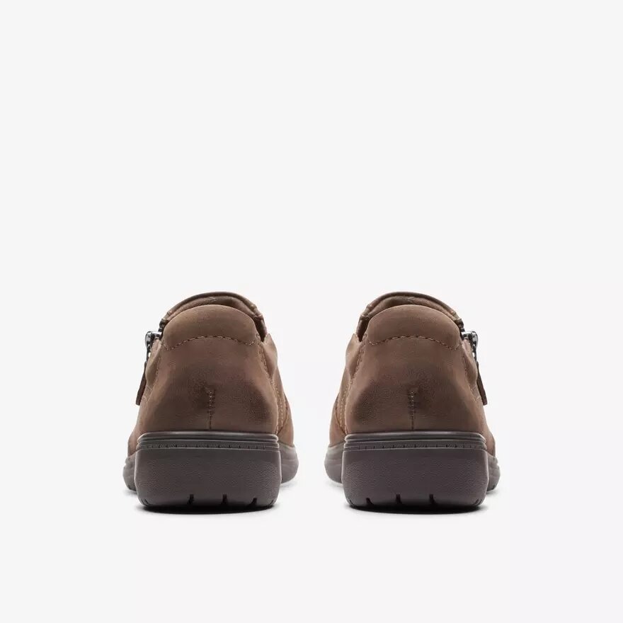 Carleigh Ray taupe nubuck Slip-ons voor dames Carleigh Ray taupe nubuck Slip-ons voor dames