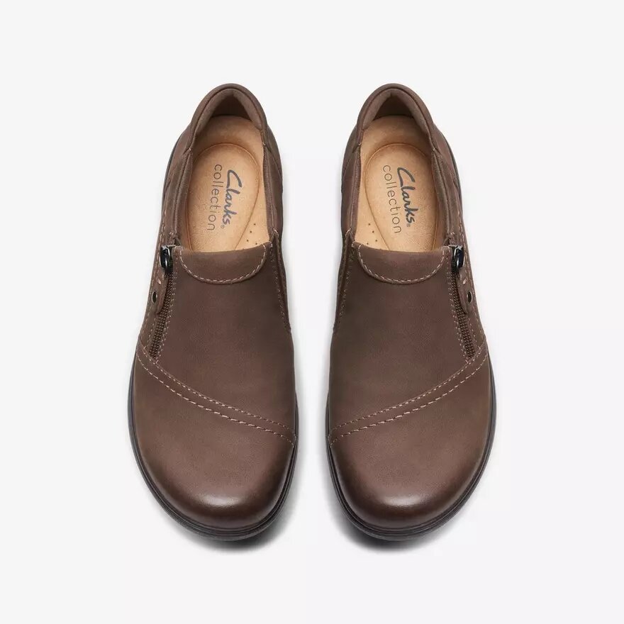 Carleigh Ray taupe nubuck Slip-ons voor dames Carleigh Ray taupe nubuck Slip-ons voor dames