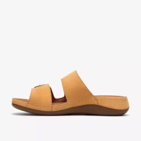Cecily Step platte sandalen voor dames in licht okerkleurig nubuck