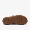 Cecily Step platte sandalen voor dames in licht okerkleurig nubuck