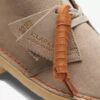 Desert boots voor dames van zandkleurig suède – Desert boots van ons