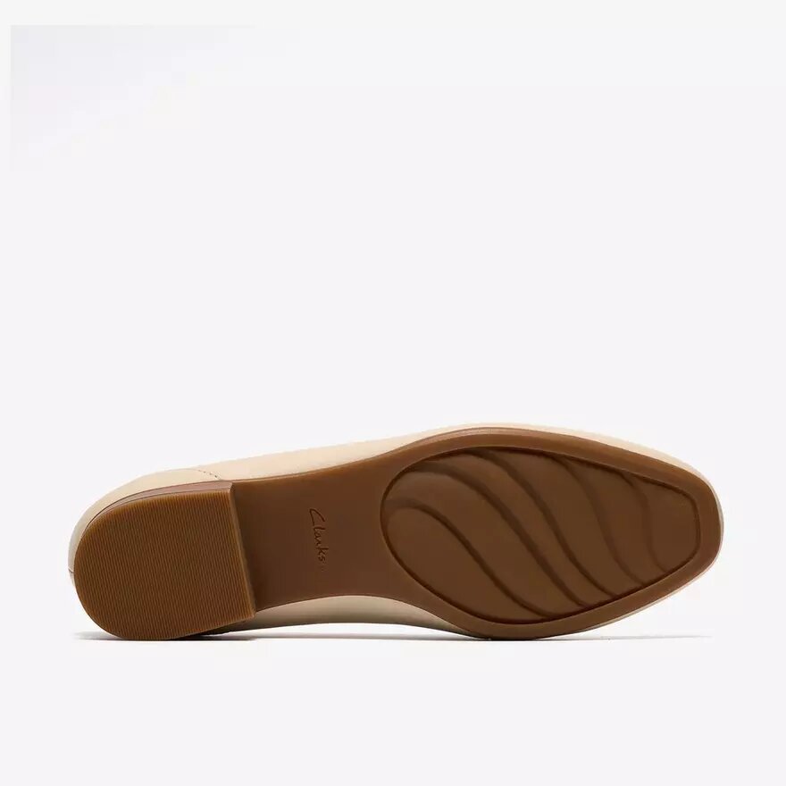 Juliet Mia crèmekleurige leren Slip-ons voor dames Juliet Mia crèmekleurige leren Slip-ons voor dames
