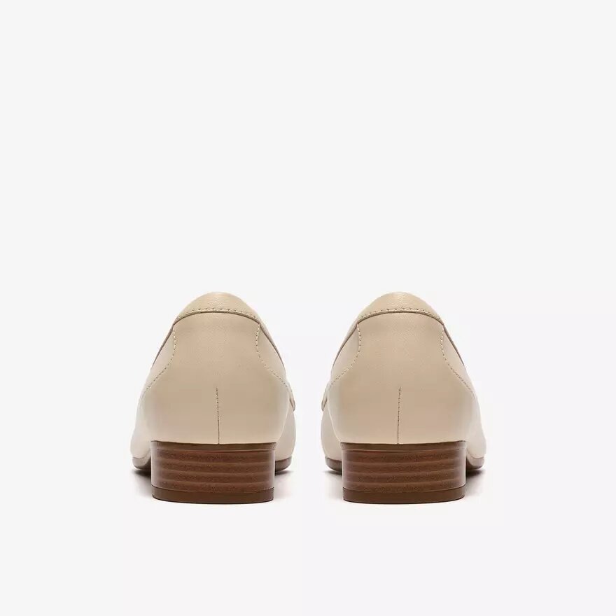 Juliet Mia crèmekleurige leren Slip-ons voor dames Juliet Mia crèmekleurige leren Slip-ons voor dames