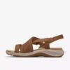 Maelynn Gem Tan nubuck platte sandalen voor dames Maelynn Gem Tan nubuck platte sandalen voor dames