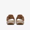 Maelynn Gem Tan nubuck platte sandalen voor dames Maelynn Gem Tan nubuck platte sandalen voor dames