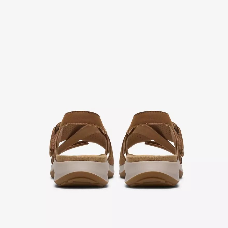 Maelynn Gem Tan nubuck platte sandalen voor dames Maelynn Gem Tan nubuck platte sandalen voor dames