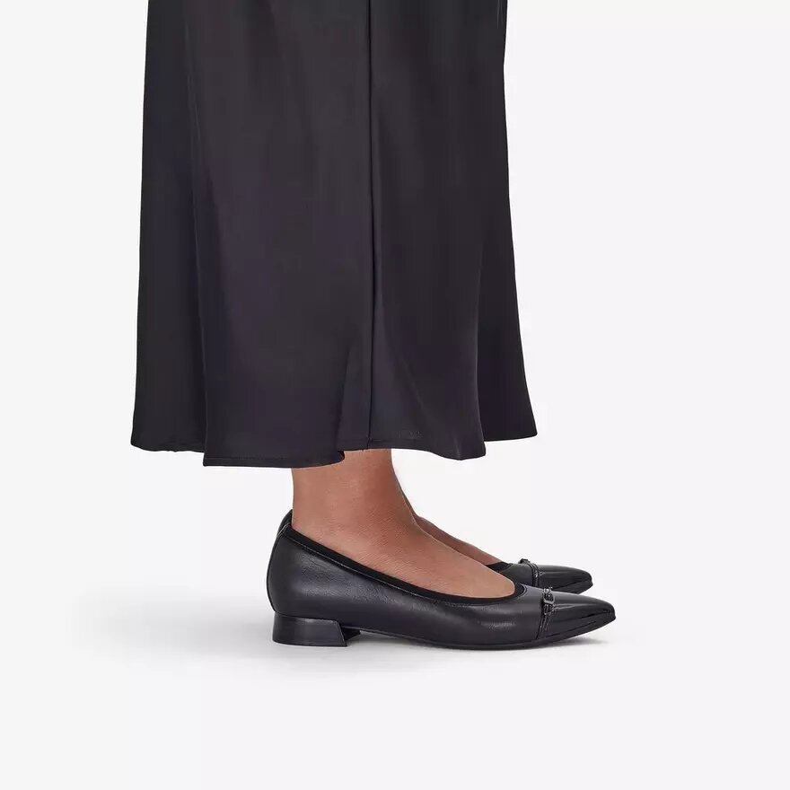 Natalyn slip-ons voor dames van donkerzwart leer Natalyn slip-ons voor dames van donkerzwart leer
