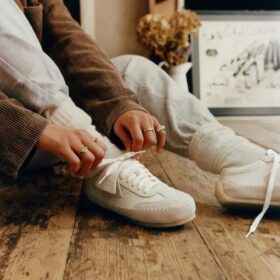 Tor Low off-white suède veterschoenen voor dames