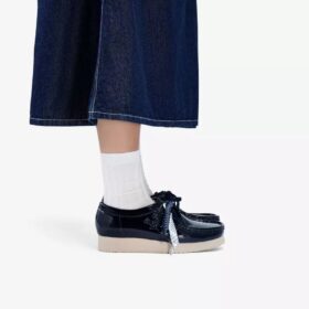 Wallabee 2604 Navy lakleren Wallabees voor dames