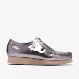 Wallabee 2604 voor heren in zilverkleurig lakleer