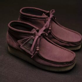 Wallabee-laars voor dames. Roze-bruin suède