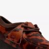 Wallabee voor dames. Bruine Wallabees met koeienprint