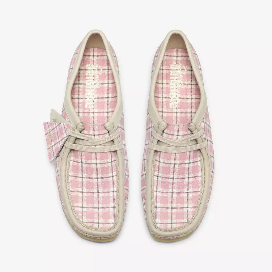 Wallabee voor dames met roze ginghamruit Wallabee voor dames met roze ginghamruit