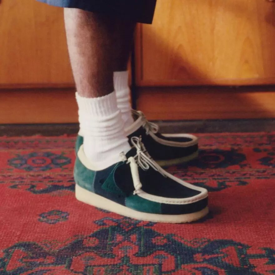 Wallabee voor heren met blauw/groene streep Wallabee voor heren met blauw/groene streep